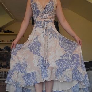 NWT Lulu’s Pastel flowy wrap dress Small